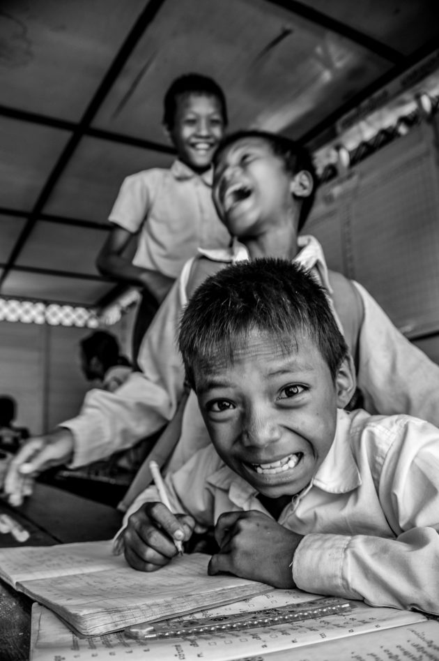 Les enfants du Cambodge à l'école